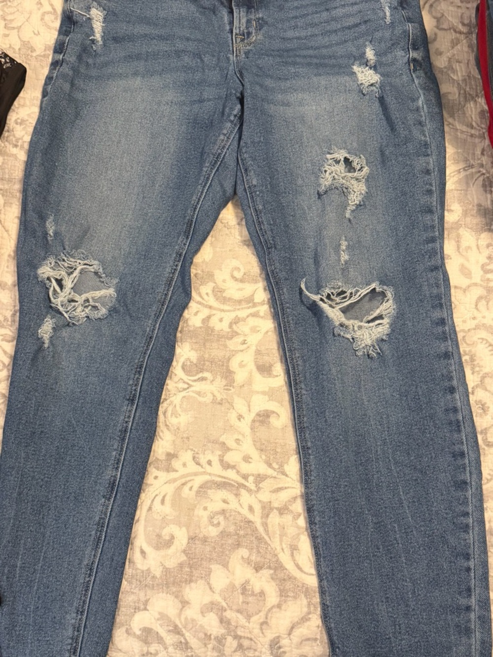 Old Navy Women’s Light Blue Ripped Skinny Jeans
